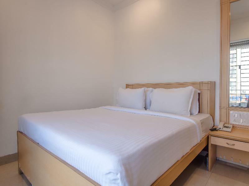 Oyo Flagship 572 Santacruz West Hotel มุมไบ ภายนอก รูปภาพ